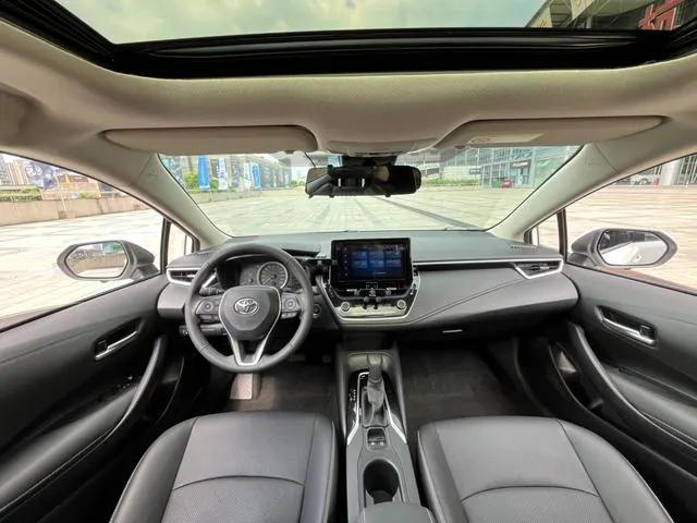 2021 Toyota Corolla thumbnail 4