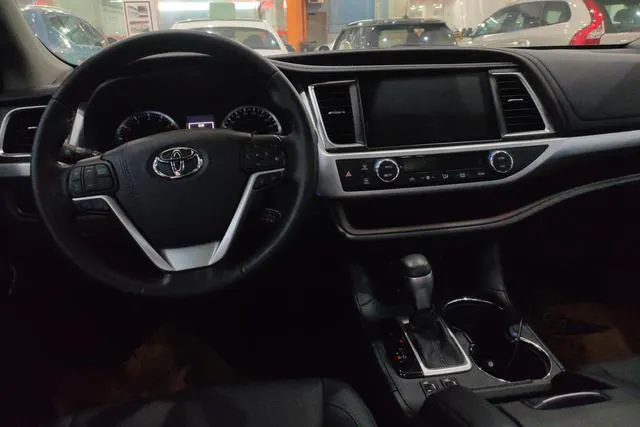 2018 Toyota Highlander thumbnail 5