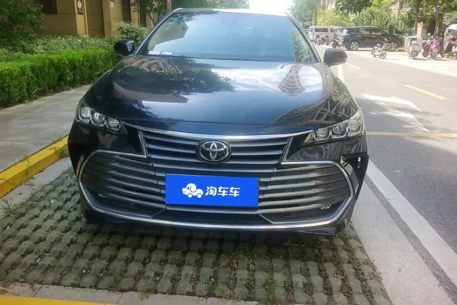 2019 Toyota Avalon thumbnail 2