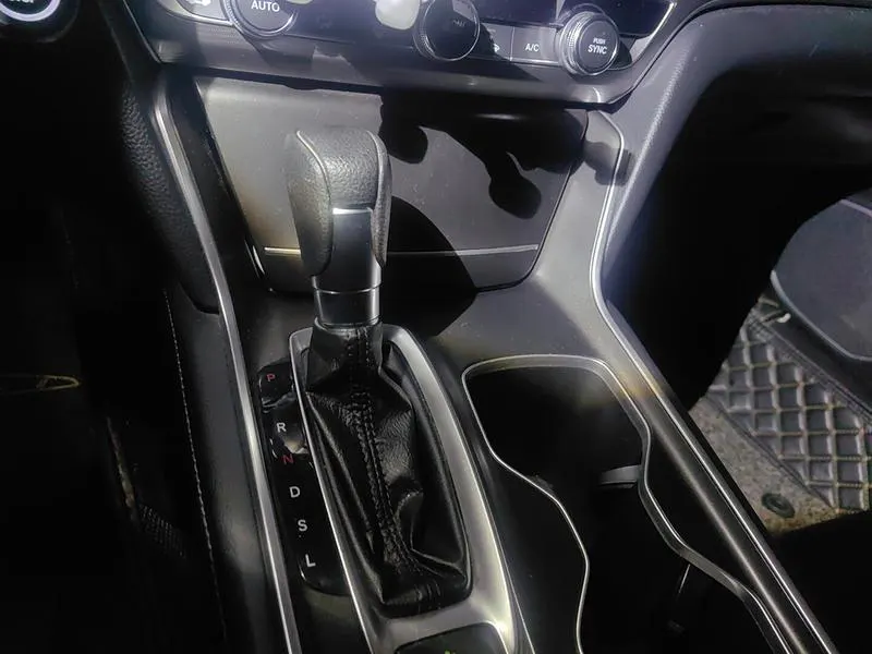 2018 Honda Accord thumbnail 9