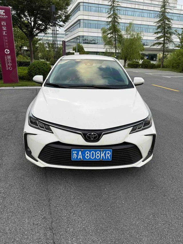 2019 Toyota Corolla thumbnail 2