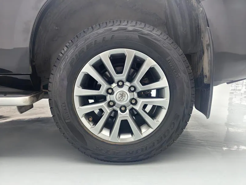 2018 Toyota Prado thumbnail 10