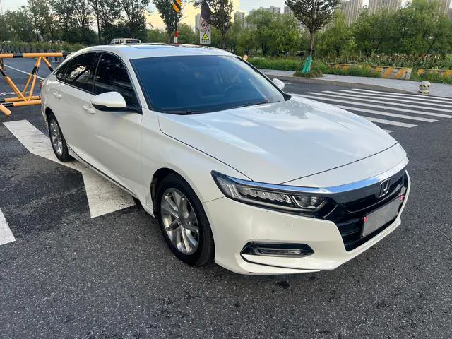 2018 Honda Accord thumbnail 3