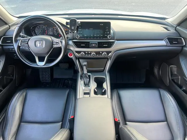 2018 Honda Accord thumbnail 4