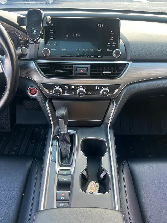 2018 Honda Accord thumbnail 5