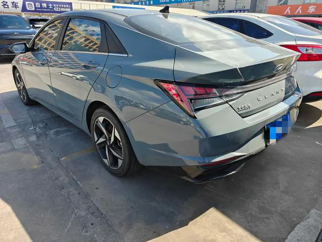 2022 Hyundai Elantra thumbnail 3