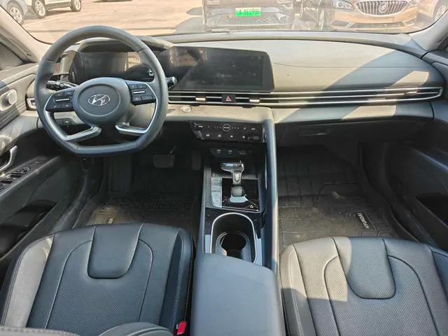 2022 Hyundai Elantra thumbnail 4