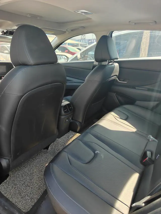2022 Hyundai Elantra thumbnail 5