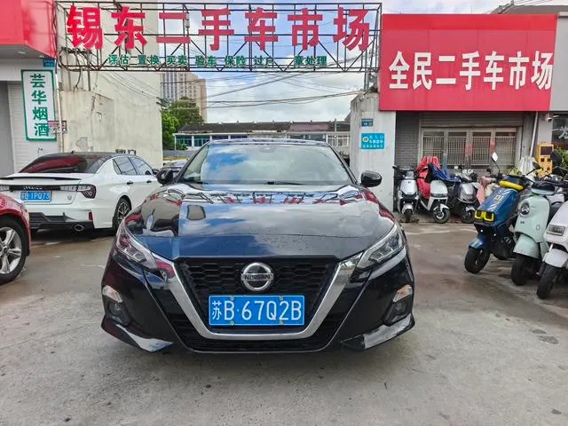 2019 Nissan Altima thumbnail 2