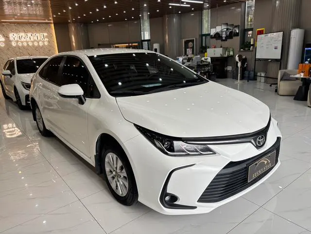2022 Toyota Corolla thumbnail 3