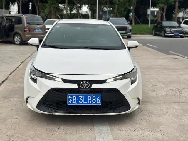2021 Toyota Corolla thumbnail 2