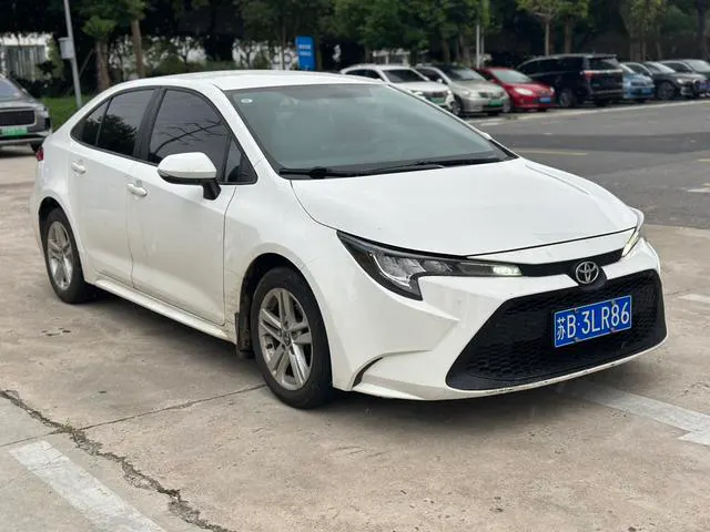 2021 Toyota Corolla thumbnail 3