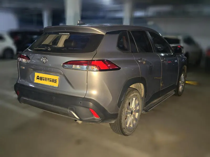 2023 Toyota Corolla Cross thumbnail 2
