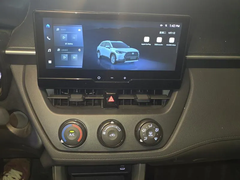 2023 Toyota Corolla Cross thumbnail 8