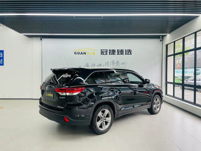 2018 Toyota Highlander thumbnail 2