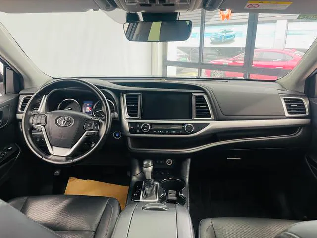 2018 Toyota Highlander thumbnail 4