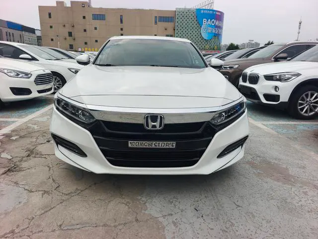 2018 Honda Accord thumbnail 2