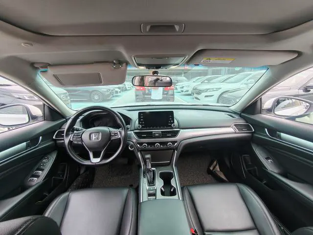 2018 Honda Accord thumbnail 4