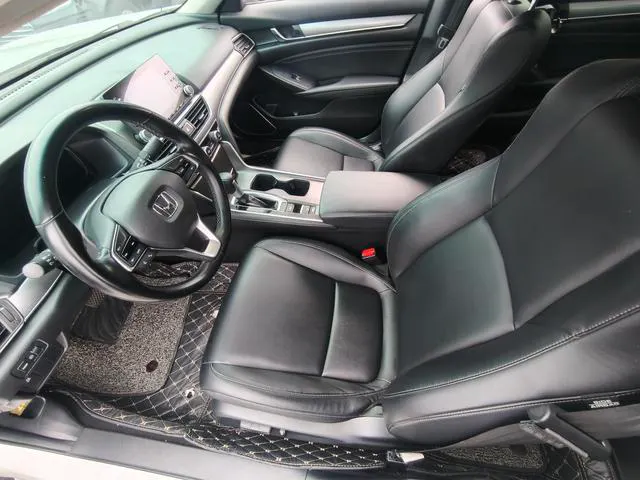 2018 Honda Accord thumbnail 5