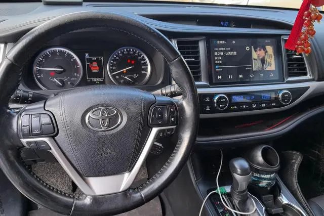 2018 Toyota Highlander thumbnail 5
