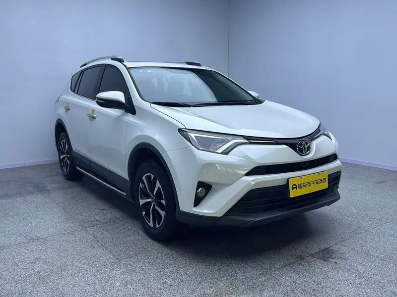 2019 Toyota RAV4 thumbnail 4