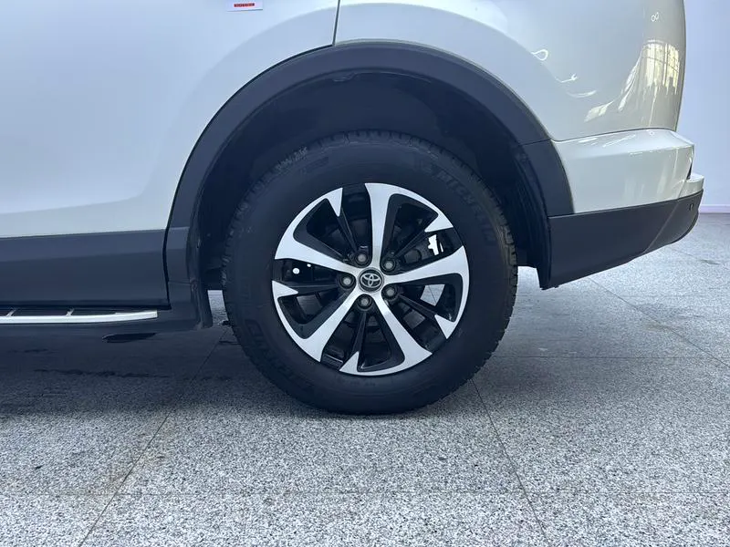 2019 Toyota RAV4 thumbnail 10