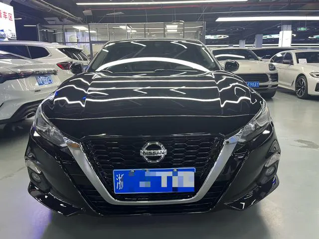 2021 Nissan Altima thumbnail 2