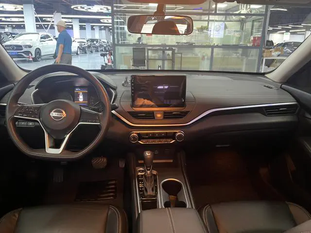 2021 Nissan Altima thumbnail 4