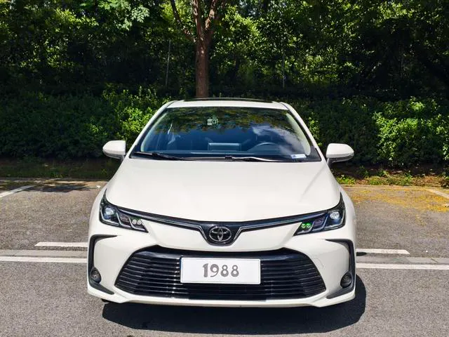 2023 Toyota Corolla thumbnail 2