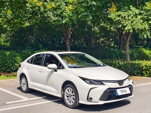 2023 Toyota Corolla thumbnail 3
