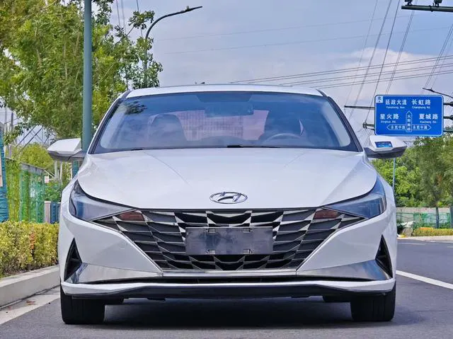 2021 Hyundai Elantra thumbnail 2