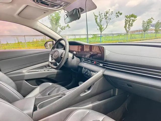 2021 Hyundai Elantra thumbnail 5