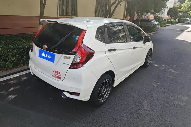 2018 Honda Fit thumbnail 3