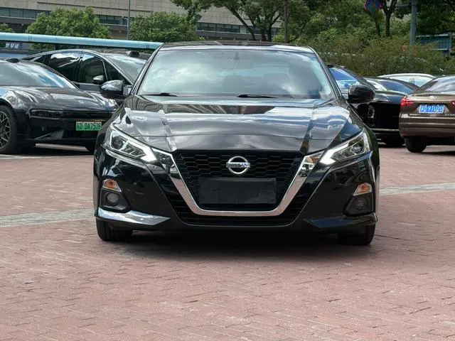 2020 Nissan Altima thumbnail 2
