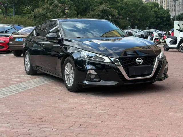 2020 Nissan Altima thumbnail 3