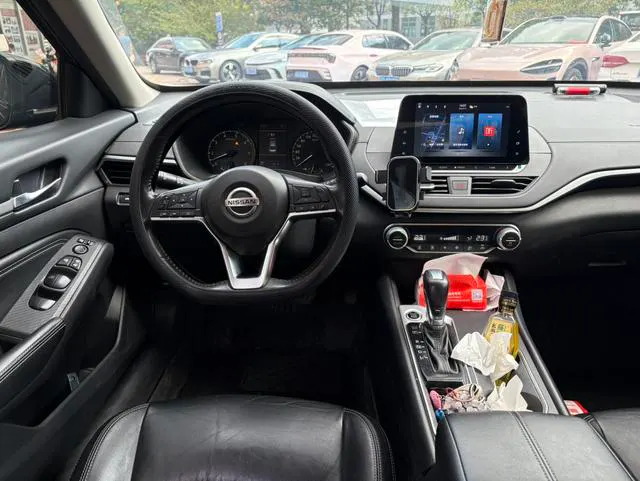 2020 Nissan Altima thumbnail 5