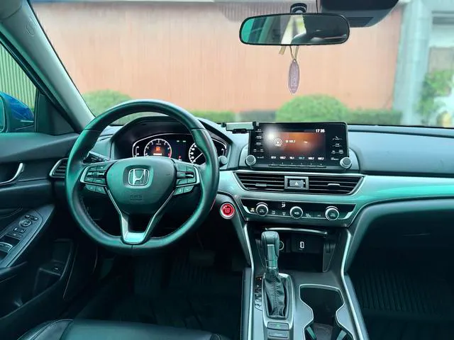 2018 Honda Accord thumbnail 4