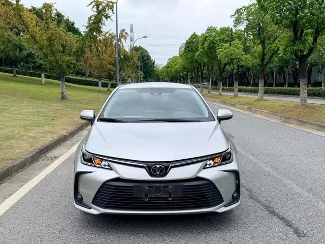 2019 Toyota Corolla thumbnail 2