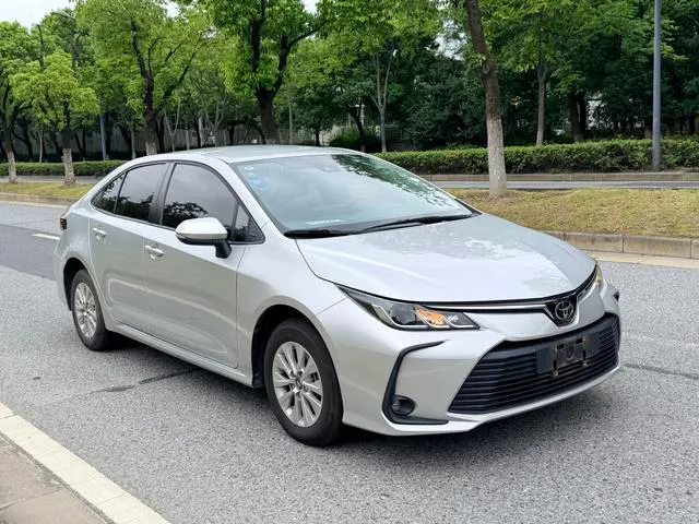 2019 Toyota Corolla thumbnail 3