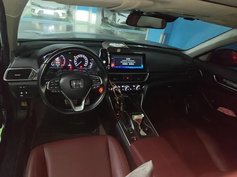 2022 Honda Accord thumbnail 5