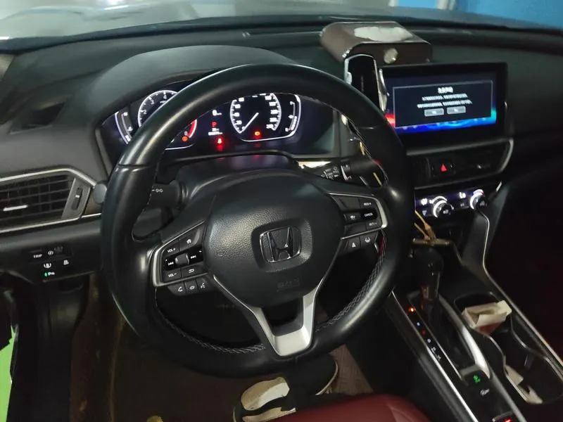 2022 Honda Accord thumbnail 7