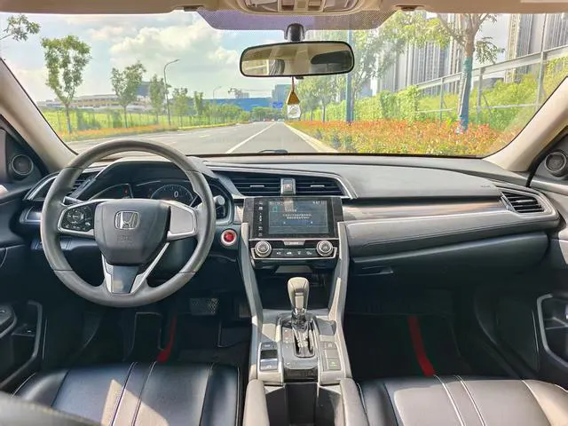 2019 Honda Civic thumbnail 4