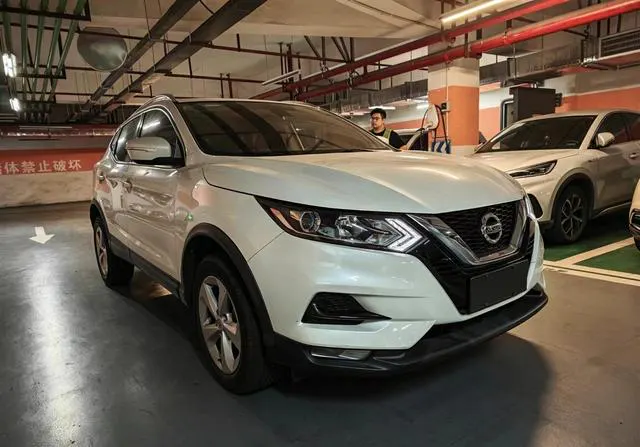 2022 Nissan Qashqai thumbnail 3