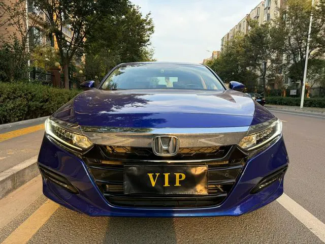 2018 Honda Accord thumbnail 2