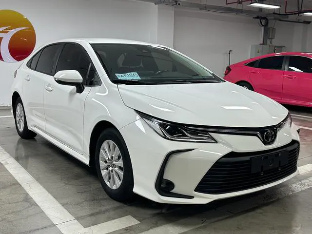 2022 Toyota Corolla thumbnail 3