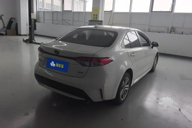 2022 Toyota Corolla thumbnail 3