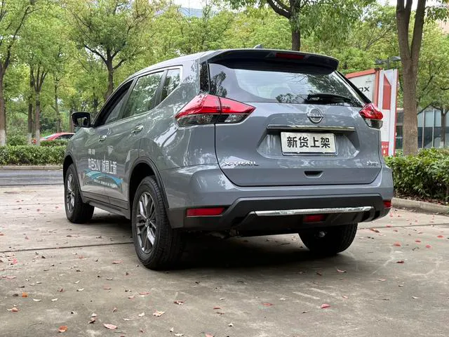 2025 Nissan X-Trail thumbnail 2