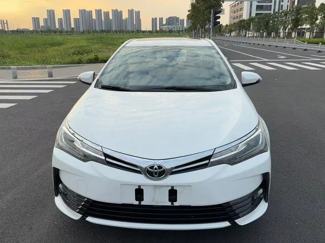 2019 Toyota Corolla thumbnail 2