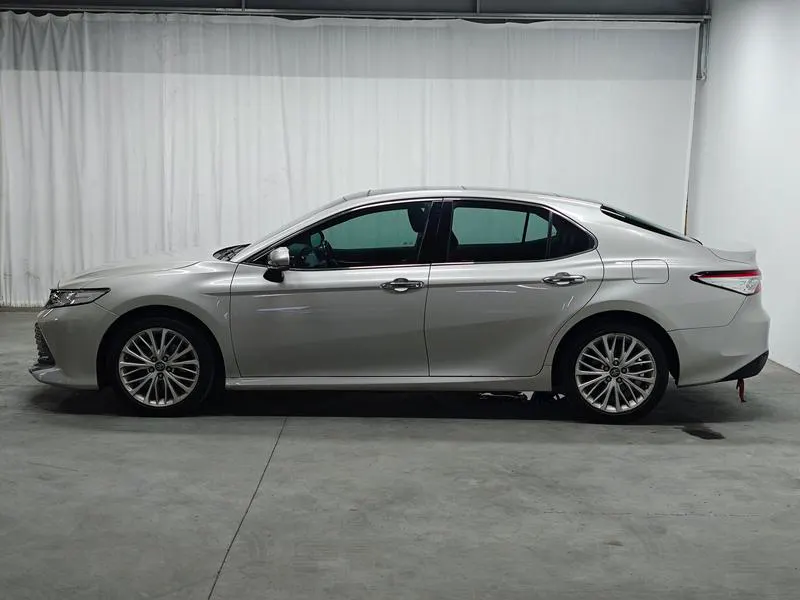 2018 Toyota Camry thumbnail 5