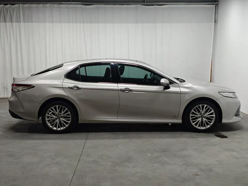 2018 Toyota Camry thumbnail 9